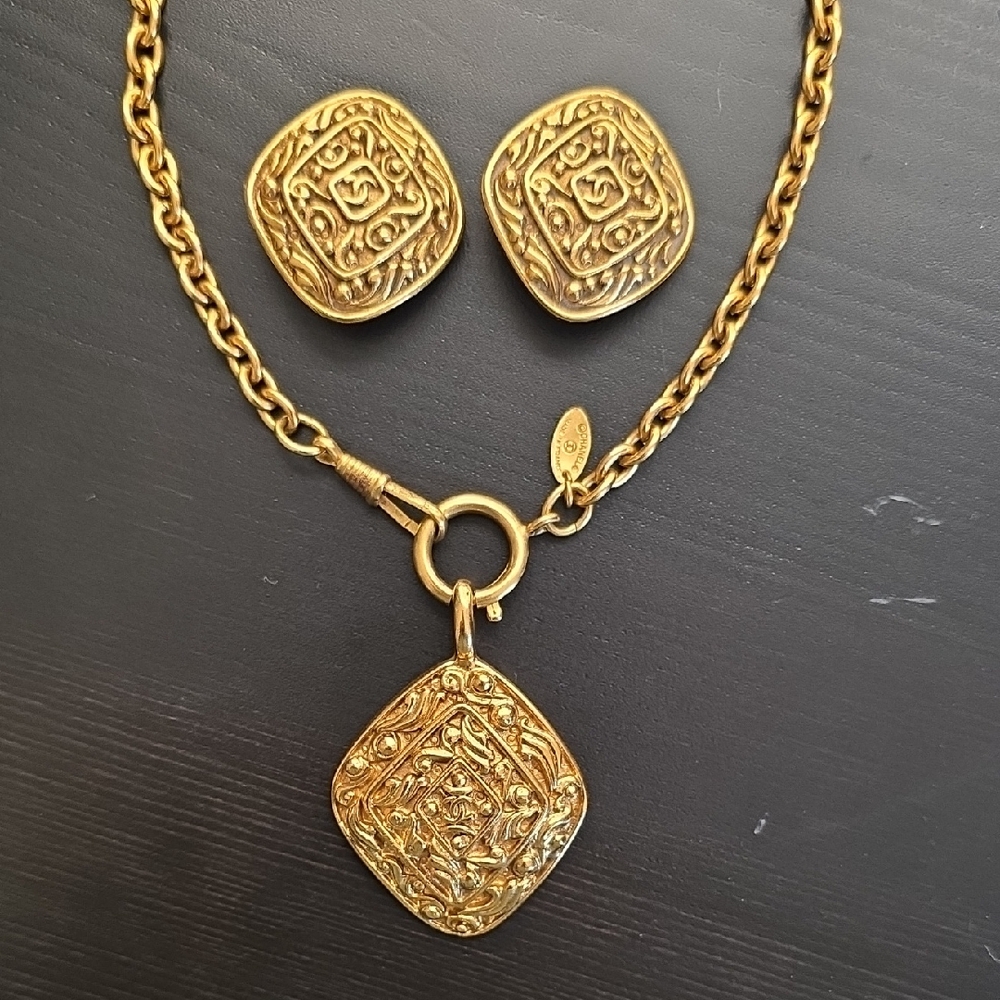 AUTHENTIC Vintage CHANEL Gold Necklace and Clip On Earring Set
